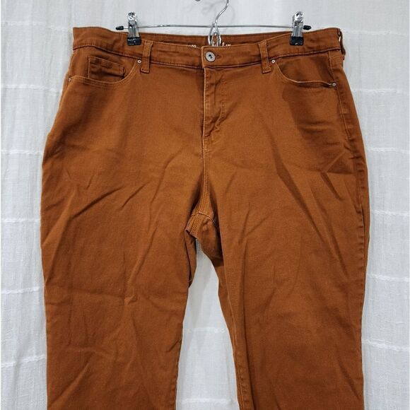 Style & Co Curvy Skinny Leg Jeans - Picture 4 of 12